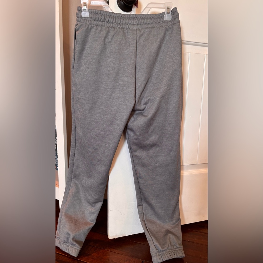 Women’s Nike Therma-Fit Gray Sweatpants - Picture 3 of 3